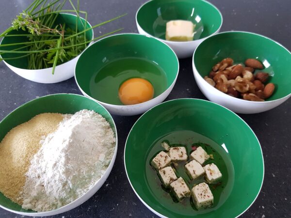 Campergemaakte witte kaas gevulde Ravioli in botersaus